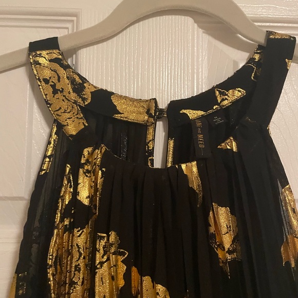 Want and Need black and gold pleated dress - Picture 2 of 7